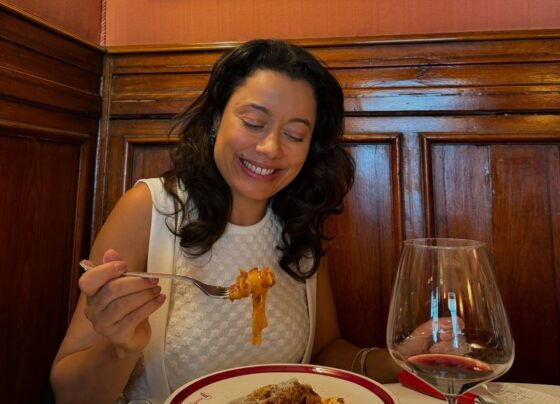 Daniela Filomeno no restaurante Dal Bolognese, conhecido por suas massas à bolonhesa na Piazza del Popolo