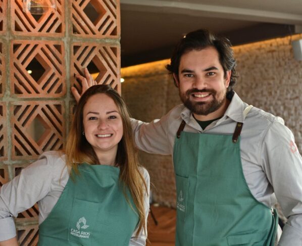 Chef Rodrigo Aguiar ao lado da esposa, a também chef Giovanna Perrone